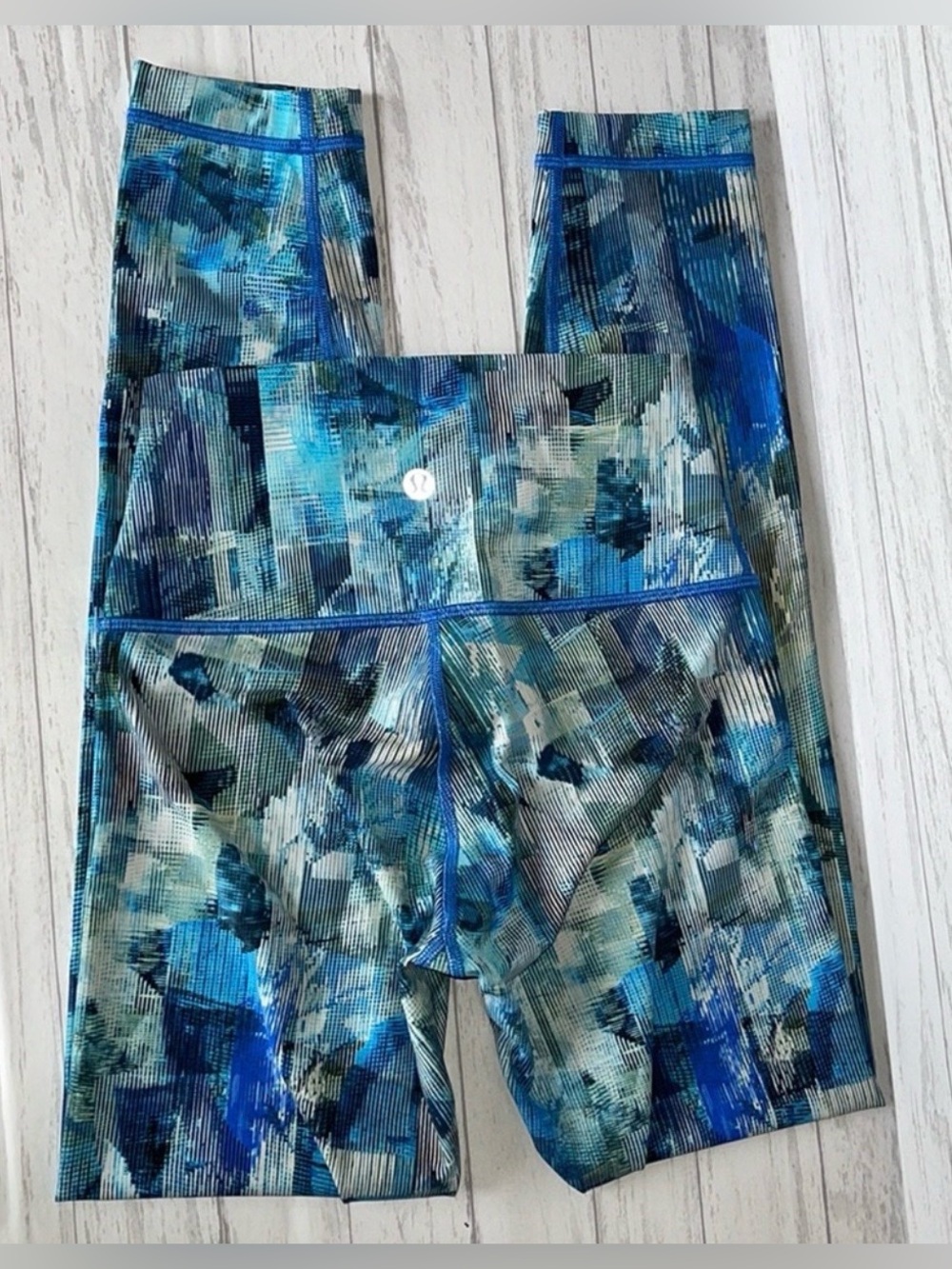 LULULEMON Leggings size 6.